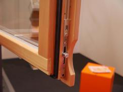 Detailansicht Sicherheitstechnik Holz-Fenster